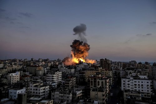 Escalating Crisis: US-Israel Strikes on Iran Spark Regional War, Tragic School Attacks in Minab