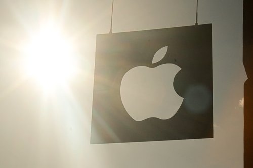 Apple on the Brink of Transformation: Historic Leadership Exodus Shakes Silicon Valley in 2026