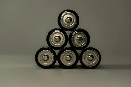 Sodium-Ion Batteries Are Here: The End of Lithium Monopoly in 2026