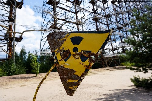 The AI Nuclear Dilemma: Why Machines Cannot Decide on the Use of Atomic Weapons
