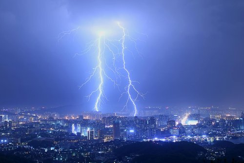 US-Israel Strikes on Iran's Infrastructure: Global Markets and Energy Crisis in March 2026