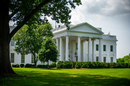 Fed President Hammack Urges Patience on Interest Rates Amid Economic Volatility