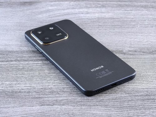 HONOR Revolutionizes Mobile Tech at MWC 2026 with Robot Phone and Magic V6 Foldable