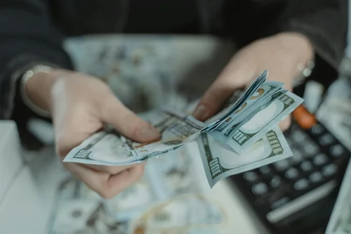Moldova Raises Minimum Wage to 6,300 Lei: Economic Responsibility Meets Social Progress